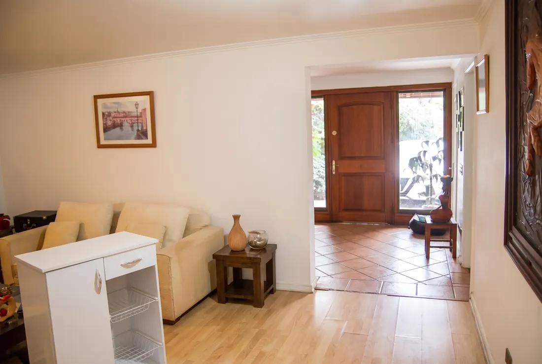 Hall de entrada · Casa 1, Los Fresnos, Huechuraba