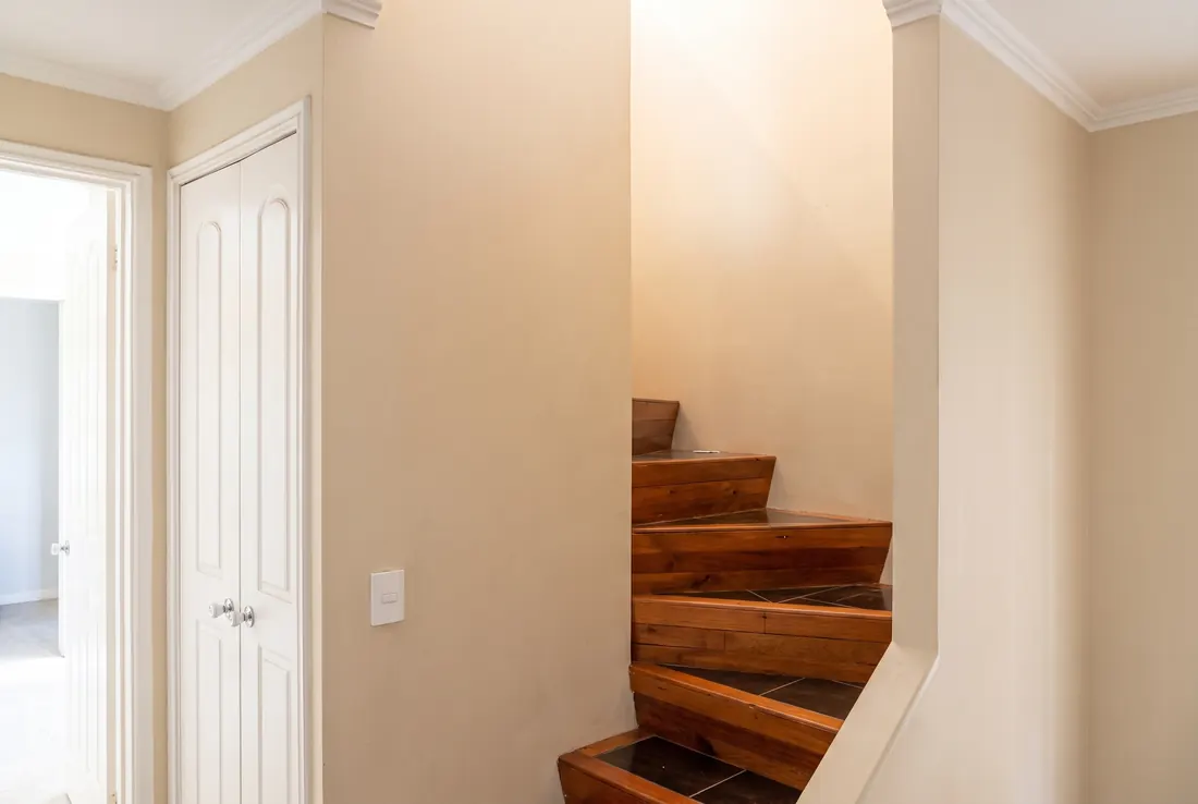 Escalera · Casa 2, Los Fresnos, Huechuraba